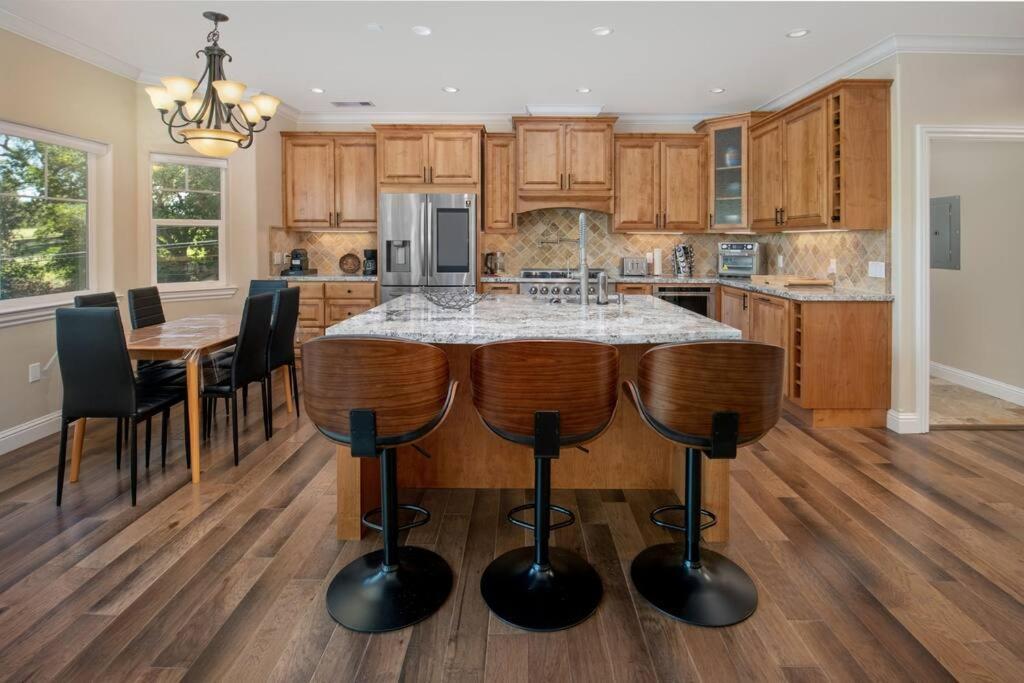 New Luxury Lake House In Pine Mountain Lake Close To Yosemite! Perfect For All Seasons! Great For Retreats, Getaways, Celebrations, And More! Groveland Exteriér fotografie