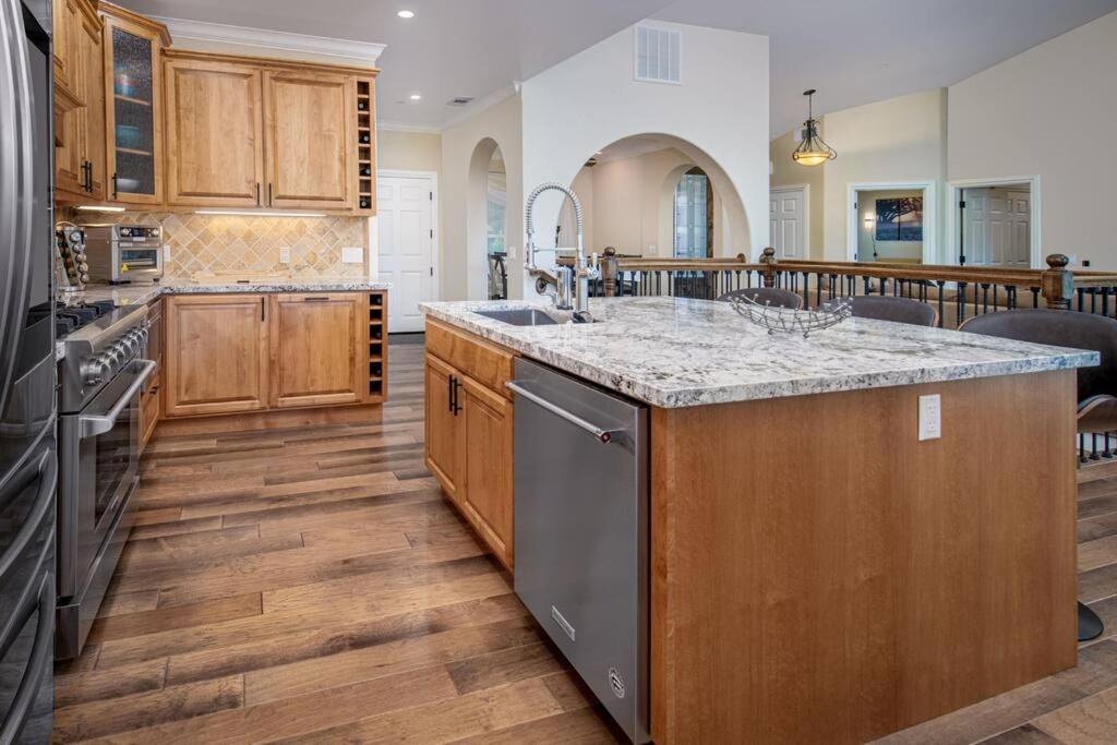 New Luxury Lake House In Pine Mountain Lake Close To Yosemite! Perfect For All Seasons! Great For Retreats, Getaways, Celebrations, And More! Groveland Exteriér fotografie