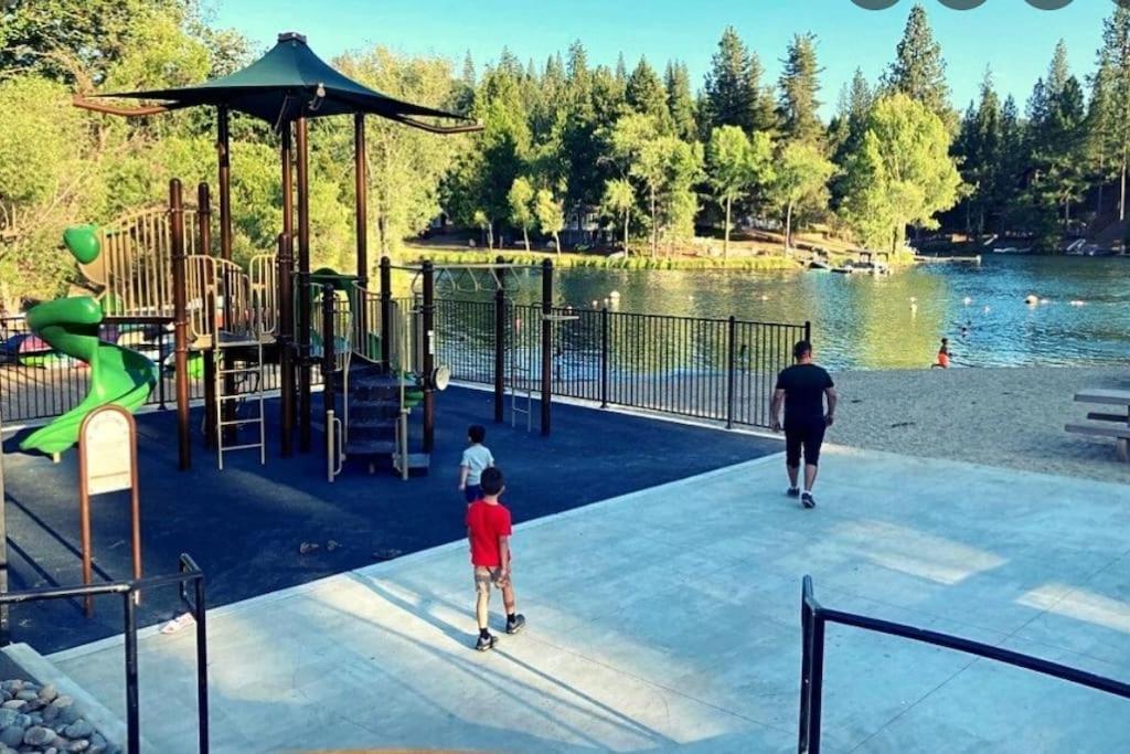 New Luxury Lake House In Pine Mountain Lake Close To Yosemite! Perfect For All Seasons! Great For Retreats, Getaways, Celebrations, And More! Groveland Exteriér fotografie