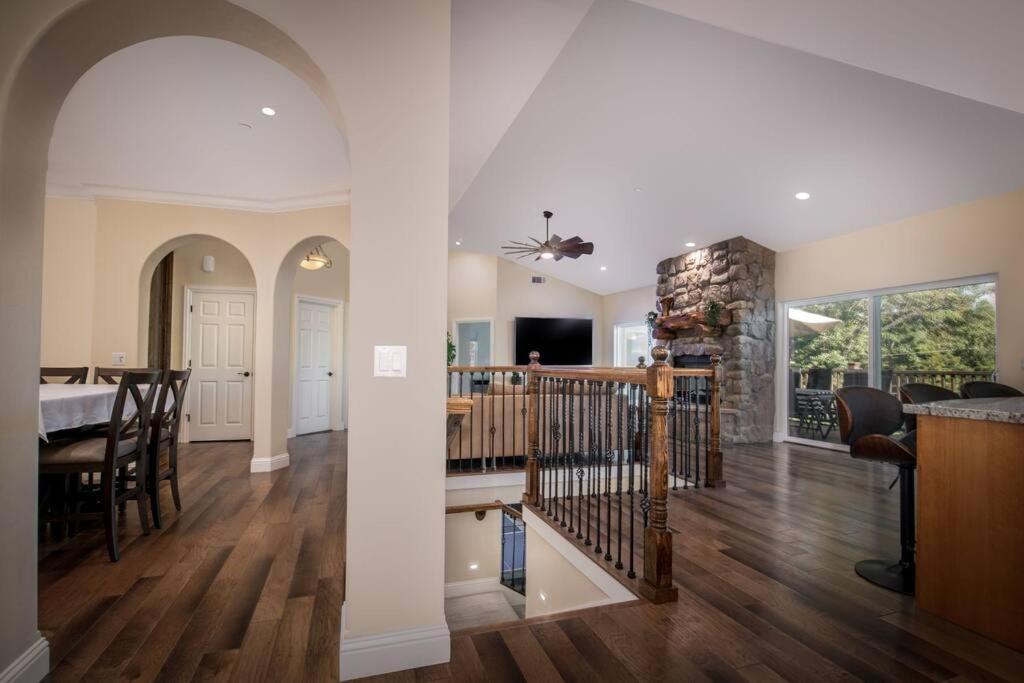 New Luxury Lake House In Pine Mountain Lake Close To Yosemite! Perfect For All Seasons! Great For Retreats, Getaways, Celebrations, And More! Groveland Exteriér fotografie