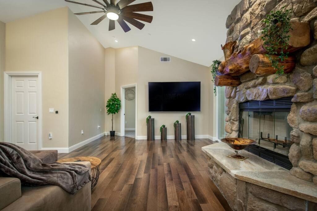 New Luxury Lake House In Pine Mountain Lake Close To Yosemite! Perfect For All Seasons! Great For Retreats, Getaways, Celebrations, And More! Groveland Exteriér fotografie